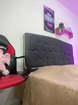 LINDA EF online show from March 28, 1:21 pm