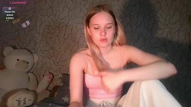 Alice Pleasance online show from June 4, 3:38 pm