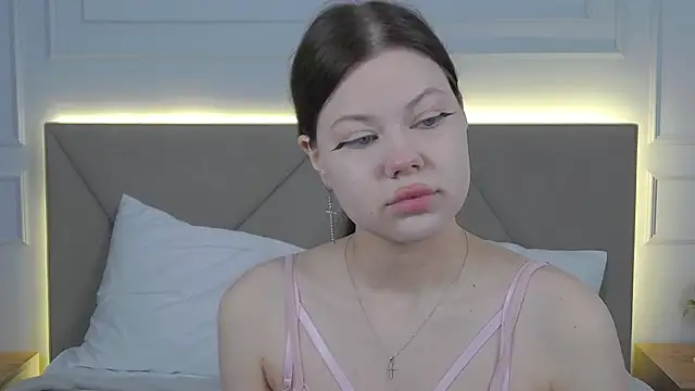 Sophie Rays online show from April 19, 4:01 am