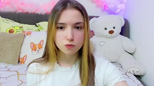 LeenMoonie online show from March 31, 8:31 pm