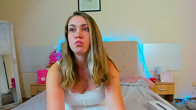 MelanieCuty online show from July 20, 10:39 am