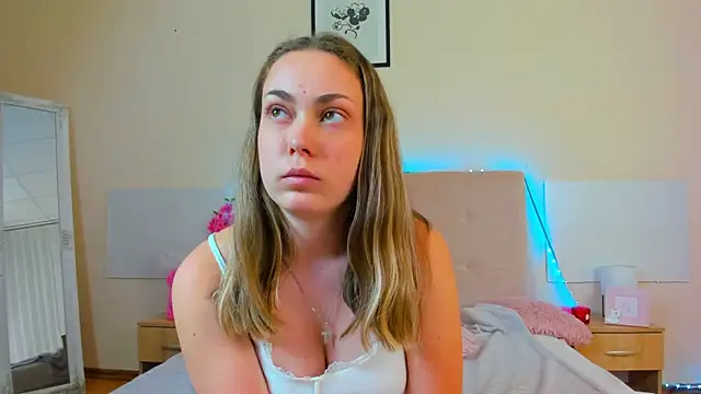 MelanieCuty online show from July 14, 10:21 am