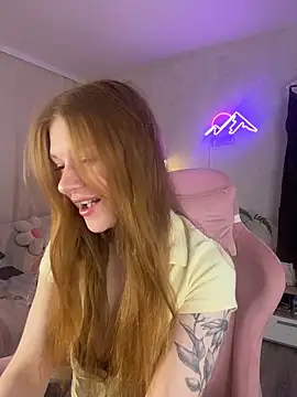 GoldenSunBunny online show from April 14, 3:17 am