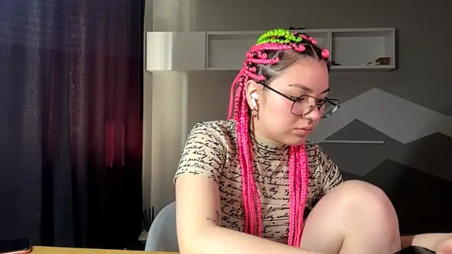 KlairRoms online show from March 16, 8:07 am