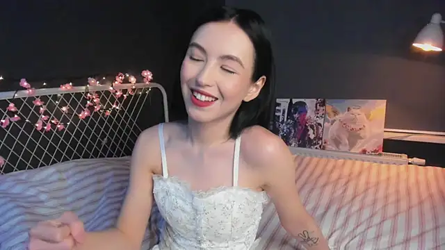 lizaa breeze online show from April 5, 5:45 pm