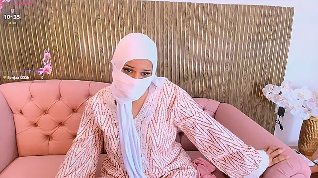 Aminaa Kaarim online show from March 16, 6:34 pm