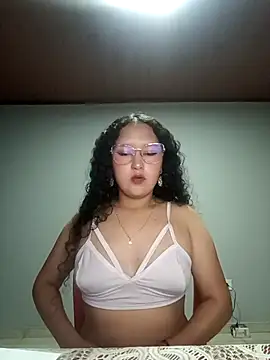 littlelion18 online show from May 5, 3:53 am
