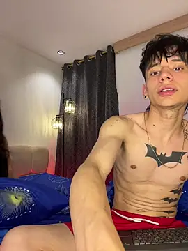 BatKingandBatQueen online show from March 25, 7:00 am