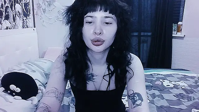 AllisonDeetz online show from June 24, 5:12 pm