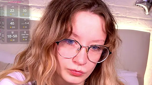 AmelieViolet online show from June 3, 12:50 pm