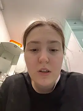 charmingggirl online show from April 7, 7:54 am