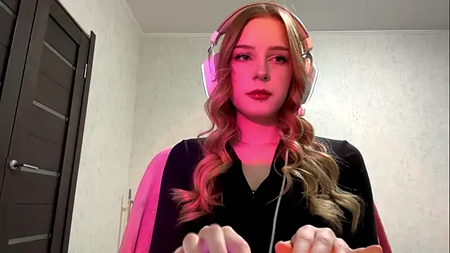 hikkiii online show from March 18, 3:17 pm