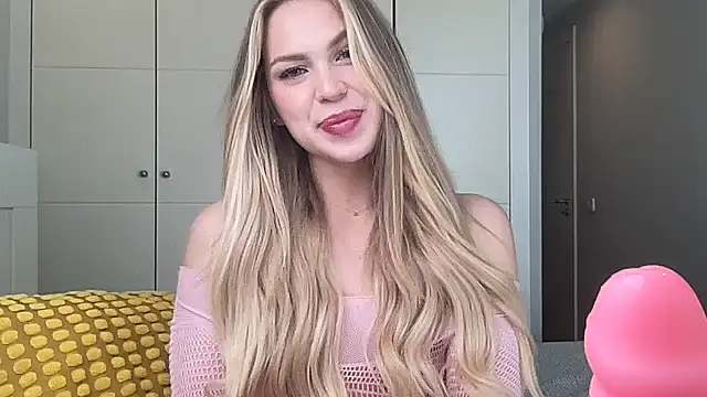 Princessnora1 online show from April 14, 11:10 am