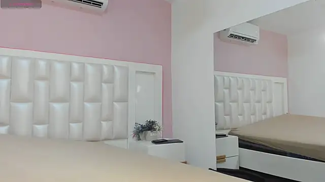 KylieLumi online show from April 25, 1:36 pm