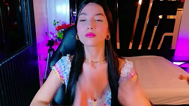 MiaLovelyn online show from April 23, 8:22 pm