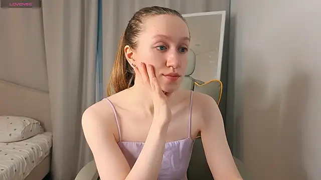 mowalova online show from June 2, 4:13 am