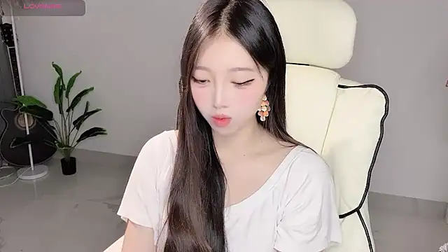 Yukiy8877 online show from April 21, 1:42 am