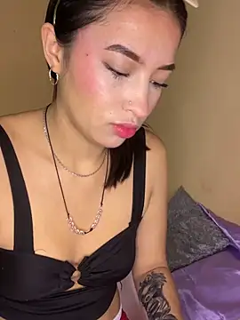Itze Mua online show from April 19, 10:59 am