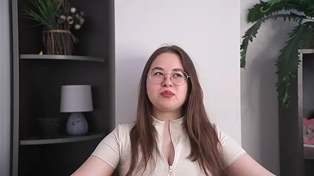 TiffaneySpikes online show from March 24, 11:04 am