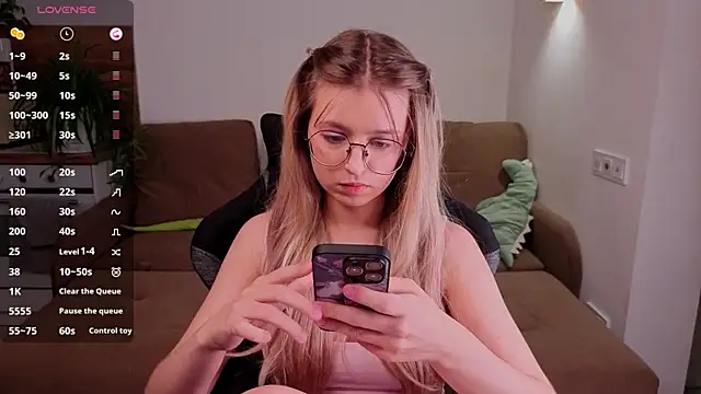 aviaveavii online show from May 31, 6:09 pm