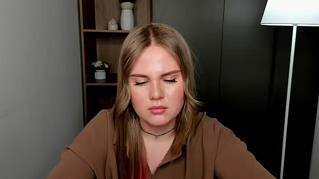 PaulinaBigley online show from April 1, 1:41 pm