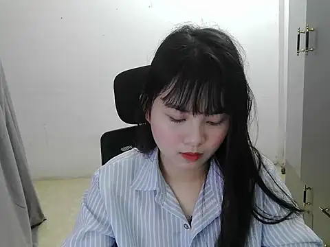 Poppy8386 online show from April 2, 5:49 am