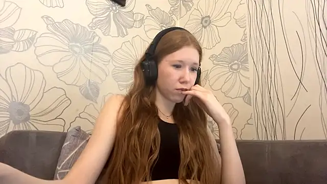 KiraNice1 online show from April 1, 1:01 pm