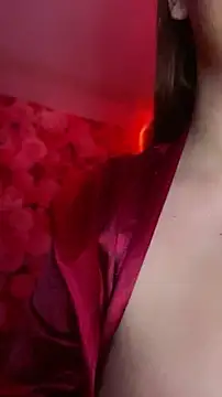 SweetLittleRed online show from June 18, 9:14 am