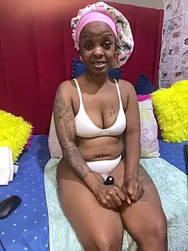 Cherrybootyofjoy86 online show from March 28, 12:44 am