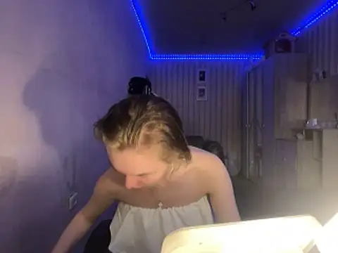 melissashineeee online show from April 22, 11:18 am