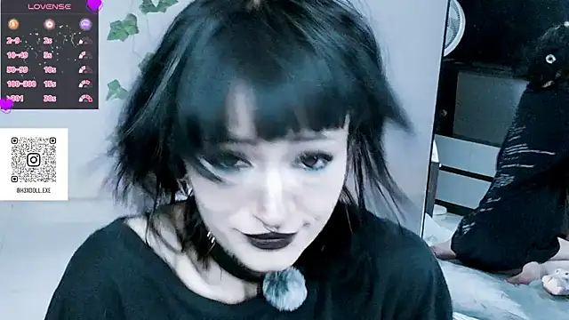 H3xD0ll online show from August 8, 5:10 pm