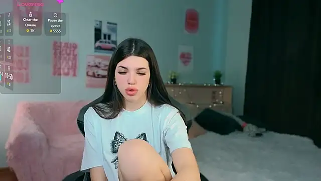 molly rettyy online show from July 18, 4:38 am