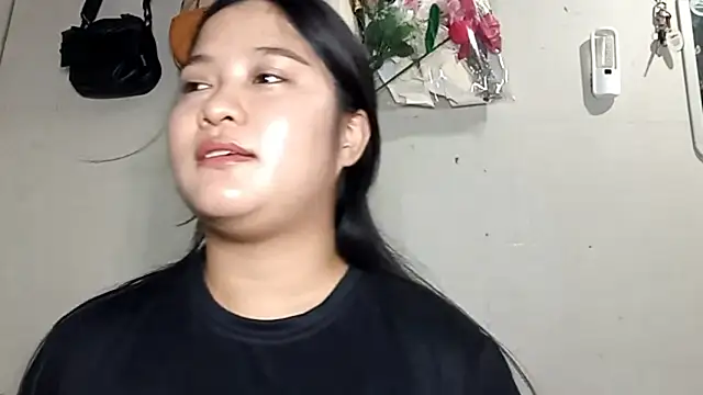 BrandeePhatdouang online show from April 3, 5:16 am