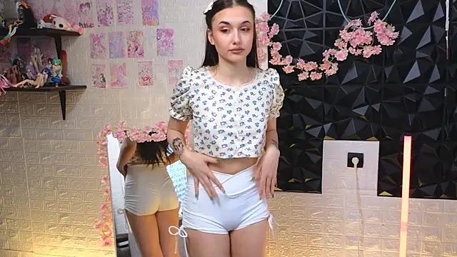 belle cute online show from April 17, 4:03 am