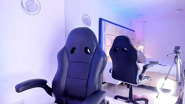 Adara Muller online show from April 8, 9:06 pm