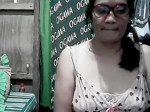 PinayZaira online show from April 8, 11:45 am