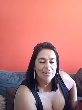 lucianamorocha online show from April 13, 5:25 pm