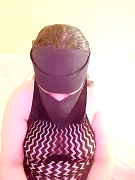 Queen Lola online show from April 1, 1:52 pm