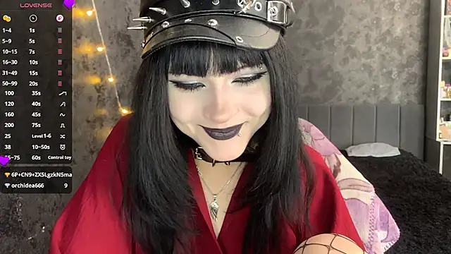 EmilyEmbears online show from June 15, 7:19 am