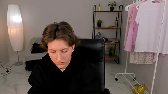 Klare Jinn online show from April 4, 1:21 pm