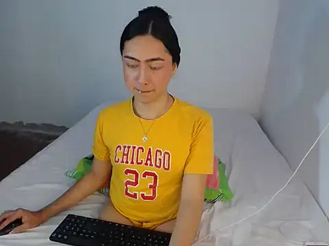 kammy bonbom online show from April 10, 12:05 am