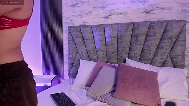 Shashadeluxe online show from April 3, 3:04 am