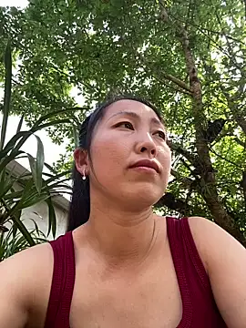 Huonglyna online show from April 3, 3:15 am