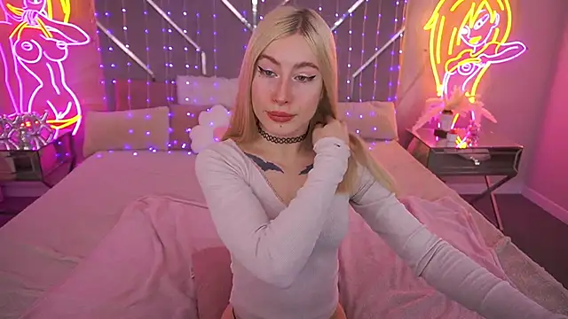 MelaniiePlay online show from June 3, 6:47 am