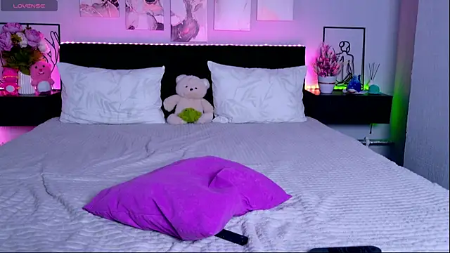 Girl Next Door 18 online show from June 2, 6:31 pm
