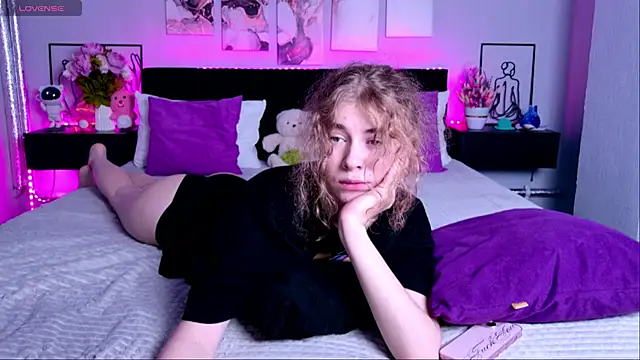 Girl Next Door 18 online show from June 27, 7:53 pm