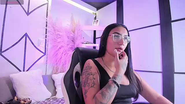 KendallMeyers online show from April 12, 4:48 am