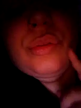 criscvwolff99 online show from April 7, 3:52 am