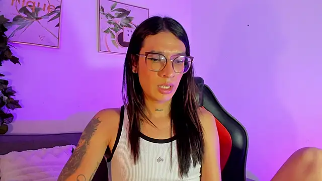 Maddie Ray online show from June 3, 2:33 pm