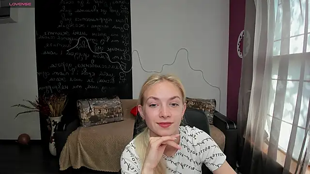SonnySofia online show from June 6, 5:36 am